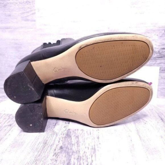 Clarks Heeled Block Heel Pull on Chelsea Leather Ankle Boot Black Women's sz 7.5 - Picture 8 of 9